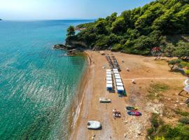 Menagia Village，位于Agios Georgios的酒店