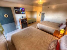 Lucky Seven Shared Kitchen, Sleeps 4 Mokee Motel，位于布拉夫的酒店