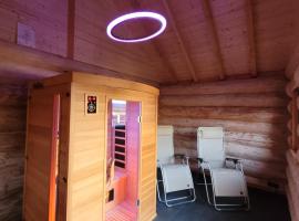 Carpe Diem Wellness Ferienwohnung，位于Illingen的酒店