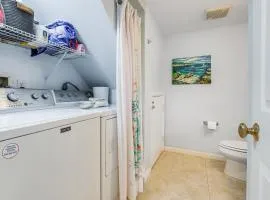 4 Mi to Beach! Jupiter Retreat w/ Pool Access