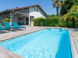 Jolie Maison Landaise Avec Piscine，位于拉本讷的酒店