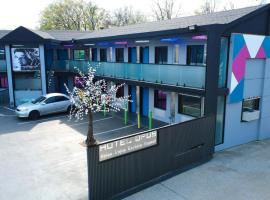 Hotel OPUS Bronx Near Bay Plaza Mall，位于布朗克斯的酒店