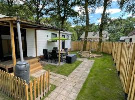 Sfeervol Chalet - Gelegen In bosrijkgebied van Drenthe - Rust en Natuur，位于伊科斯特的酒店