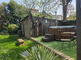Loft des volcans, jardin, brasero & bain nordique，位于沙泰勒吉永的酒店