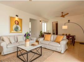 Aesthetic 2BHK Paradise in Siolim，位于马普萨的酒店