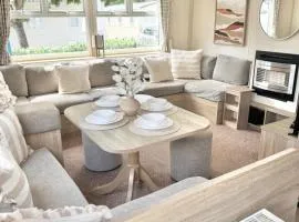 Casita De Cuervo at Shorefield Park - WIFI - Pet Friendly - Passes Included