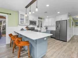 Spacious Eastham Retreat Near Beaches