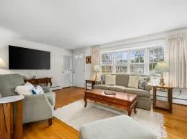 Cozy Cape Escape Near Beaches Dining