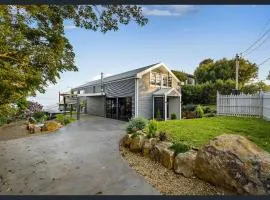 Modern Luxury Retreat, Sleeps 8, Mount Tamborine