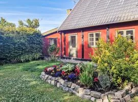 2 Bedroom Awesome Home In Østermarie