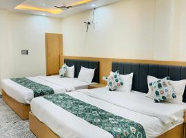 HOTEL SHIVAAY near by urban Square mall and nexus celebration mall，位于Bedla的酒店