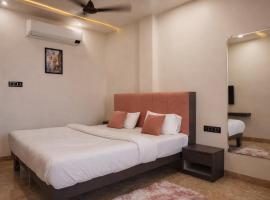 Hotel HR Premium Stay，位于印多尔的酒店