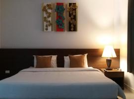 普吉岛温室公寓式酒店，位于班巴克洛西莉颂桑佛寺附近的酒店