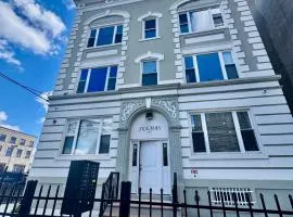Grand Family 1BR Penthouse near Newark Airport