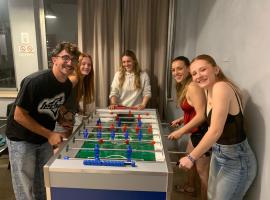 Lion University & Youth Hostel Milano，位于米兰的酒店