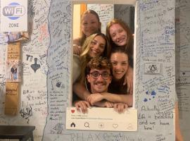 Lion University & Youth Hostel Milano，位于米兰的酒店