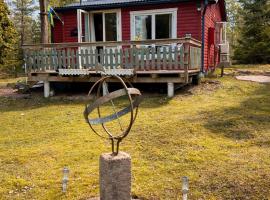 The Hunters Hill - Cosy private forest retreat，位于Brålanda的酒店
