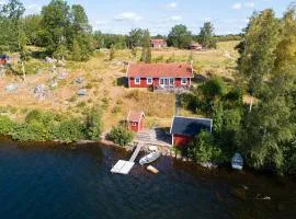 Secluded, private jetty, facing south, on the lake