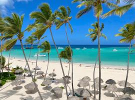 TROPICAL VILLAS and SUITES HOTEL - BEACH CLUB, SPA, RESTAURANTS - playa LOS CORALES，位于蓬塔卡纳的酒店