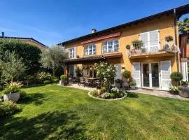 GOLDEN HILL - Elegant bright and spacious rooms with garden and shared kitchen