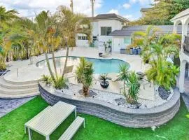 Prime Beachside Stay w/ Heated Pool & Parking