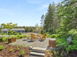 Hidden Acadia - Close to Ocean & Bass Harbor Light，位于Bernard的酒店