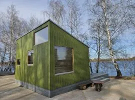Piestātne Riverside Cabin with Sauna, Hot Tub & Private Pier