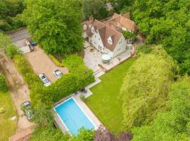 Berkshire Cottage - Wellness Centre，位于Sunninghill的酒店