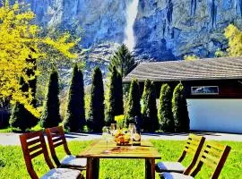 Chalet Bellevue Beautiful Waterfall view private Garden & free parking