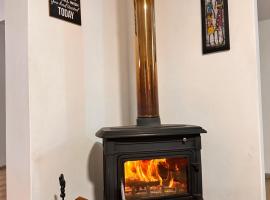 Mario & Luiza's Place - Cozy Stay with Pool & Braai，位于伍斯特的酒店