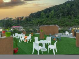 The Charvi Palace Heights I Vacations I Conference I MICE I Family Events I Open Air Terrace I Sky Bonfire I Charvi Retreat by Exotic Stays，位于西姆拉的酒店