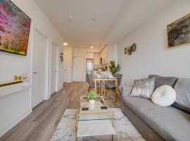 Modern Condo in Central KW with Gym，位于基奇纳的酒店