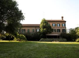 Agriturismo Valle Isola "La Tana del Gusto"，位于科马基奥的酒店