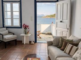 Boutique Seafront House I - Private Terrace & Views，位于斯派赛斯的酒店