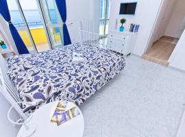 On the beach Sea-view&Kitchen In Room，位于萨莱诺的酒店