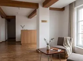 book hotel 33