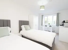 Private Self-Contained Studio with Own Entrance & Parking