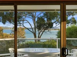 Seagrass Coastal Retreat with direct beach access