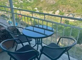 2 Floor House with big garden and Mountain View in Bjni