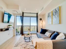 Stylish Open Concept Suite in Central KW，位于基奇纳的酒店