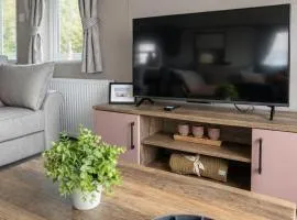 NEW 2025 Modern 3Bedrooms Lodge Walk to Beach