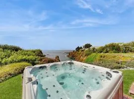 Luxe Remodeled Oceanfront Home on the Bluff