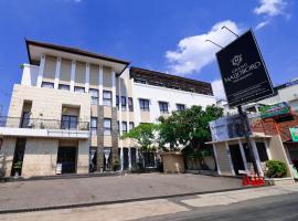 Grand Malioboro Hotel Yogyakarta，位于Sentool的酒店