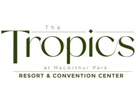 The Tropics at MacArthur Park Resort and Convention Center，位于独鲁万的酒店