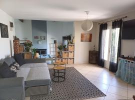 Villa avec piscine vue sur les collines，位于Vailhan的酒店