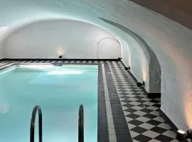 纳瓦拉布鲁日酒店 