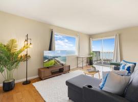 Oceanview 2BR 1Bath Retreat Balcony and Sunset Views，位于帕西菲卡的酒店