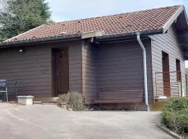 Chalet cosy en bordure de forêt avec wifi, terrasse et équipements complets à Rochesson - FR-1-589-235