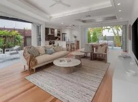 Newly Renovated Modern Noosa River Home With Pool