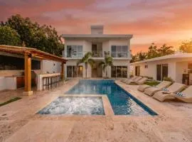 Green Palace 7 Bedroom Villa in Sosua with Security